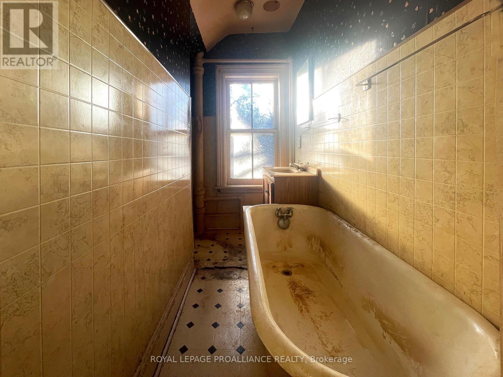 633 Rogers Street, Peterborough (Ashburnham Ward 4), Ontario  K9H 1X9 - Photo 21 - X12572474