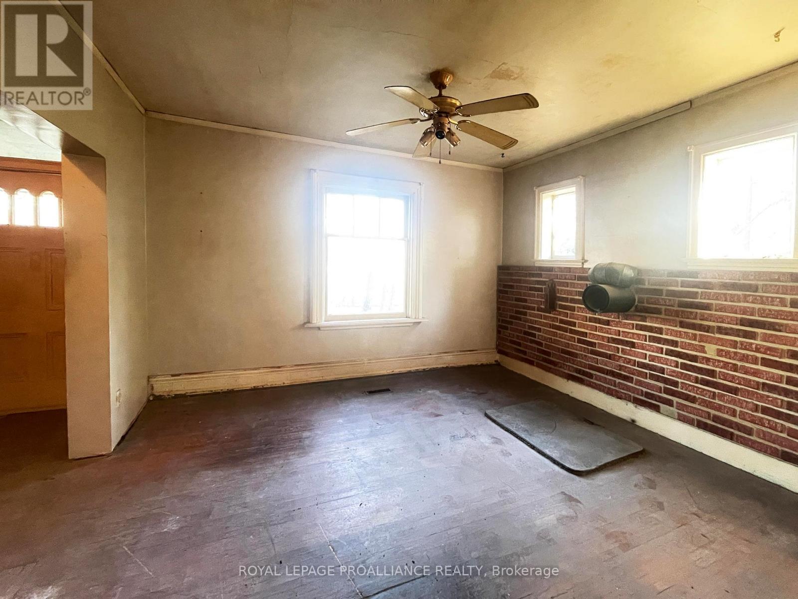 633 Rogers Street, Peterborough (Ashburnham Ward 4), Ontario  K9H 1X9 - Photo 8 - X12572474