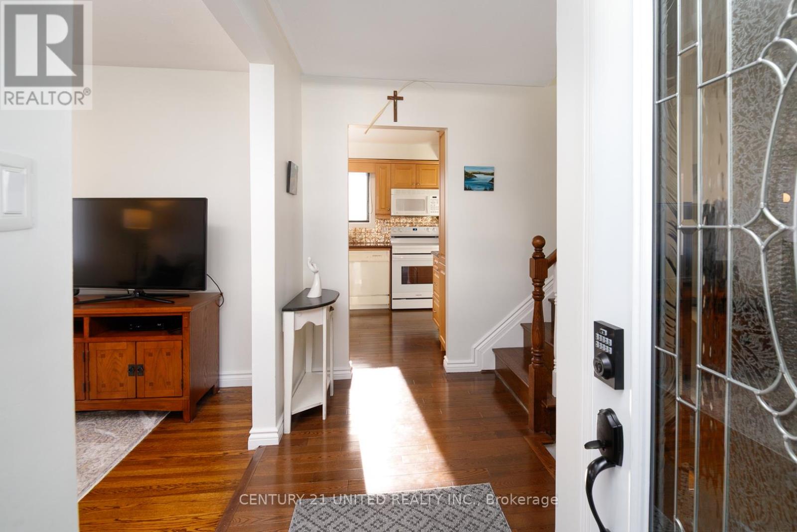 1002 Albany Court, Peterborough (Ashburnham Ward 4), Ontario  K9J 1J2 - Photo 3 - X12574274