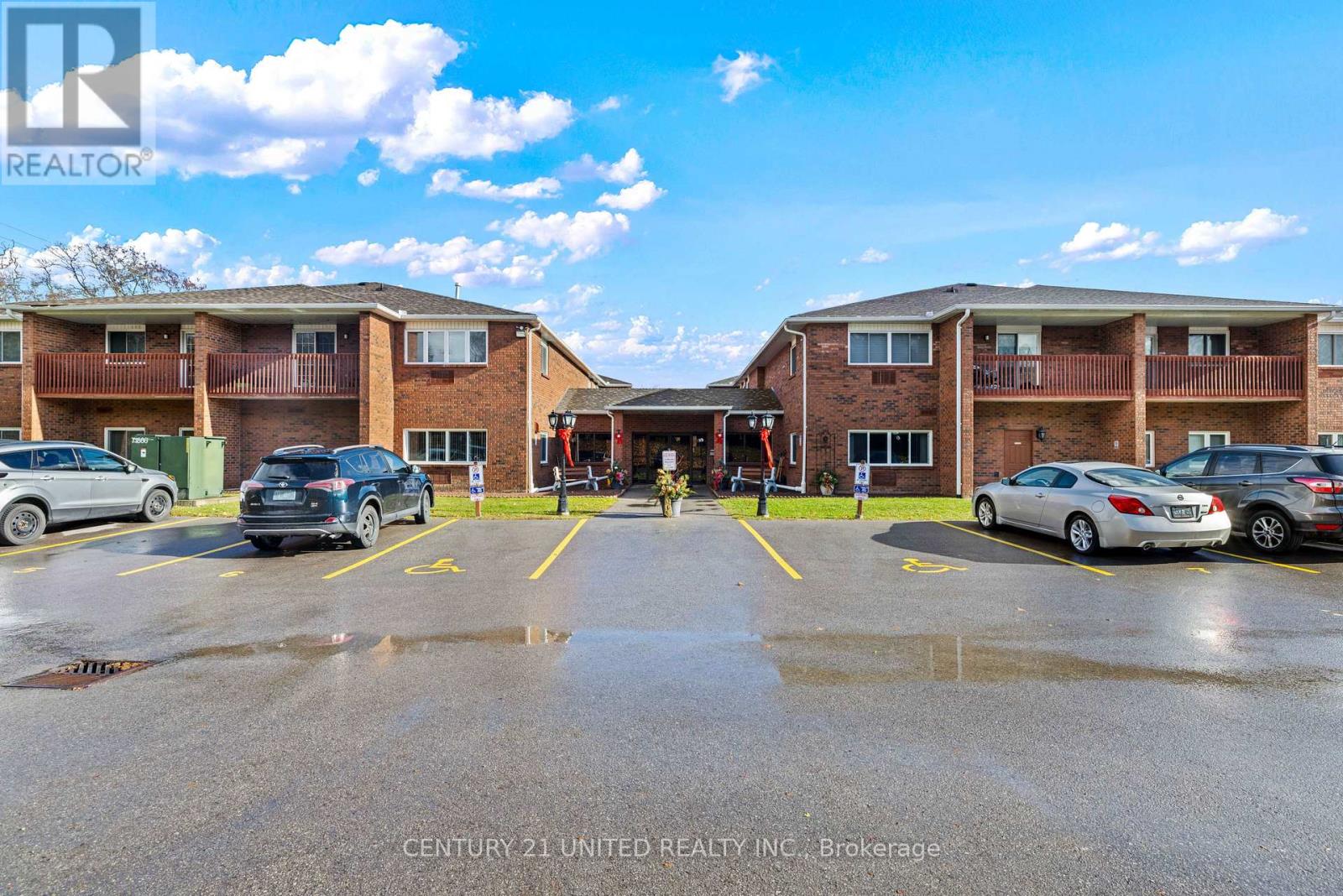 213 - 475 Parkhill Road W, Peterborough (Town Ward 3), Ontario  K9H 7M5 - Photo 2 - X12575086