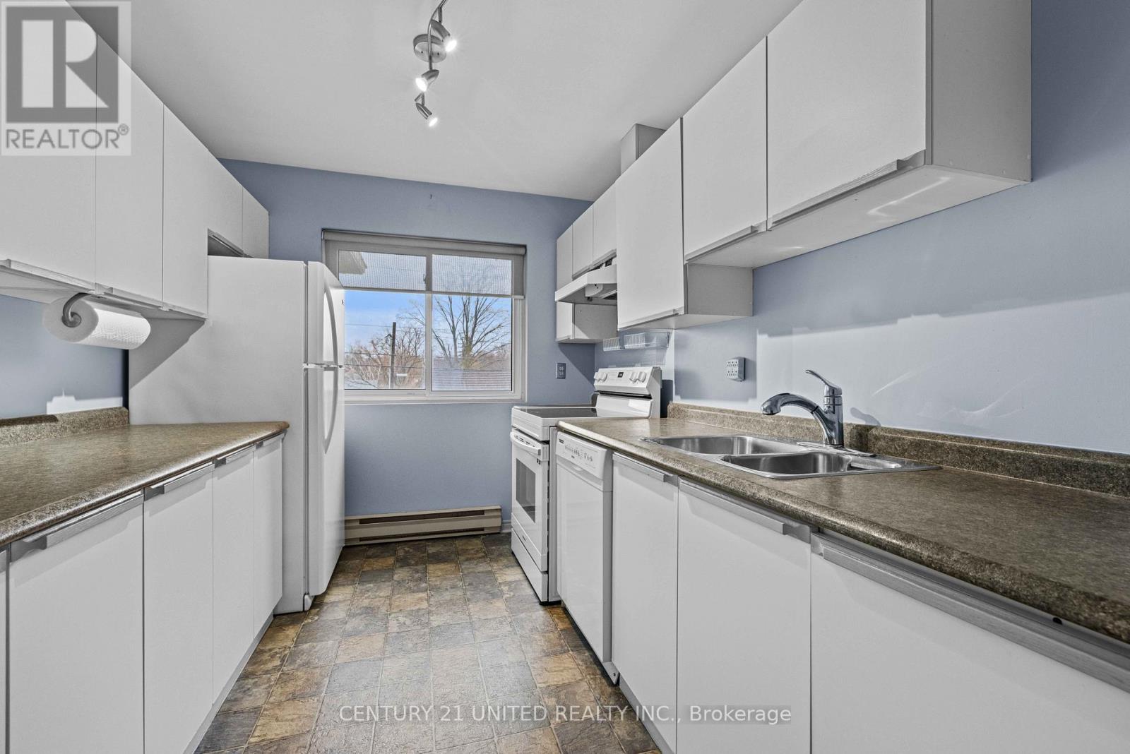 213 - 475 Parkhill Road W, Peterborough (Town Ward 3), Ontario  K9H 7M5 - Photo 8 - X12575086