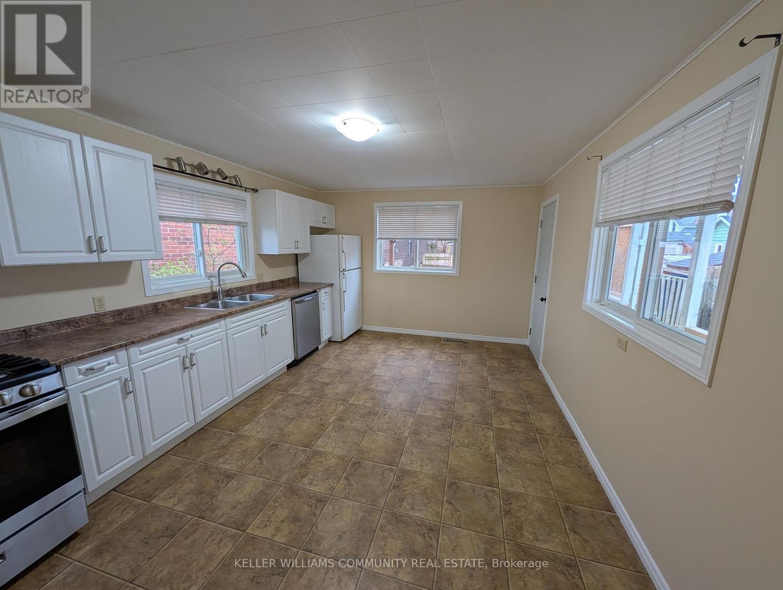 1013 High Street, Peterborough (Otonabee Ward 1), Ontario  K9J 5R7 - Photo 8 - X12575476