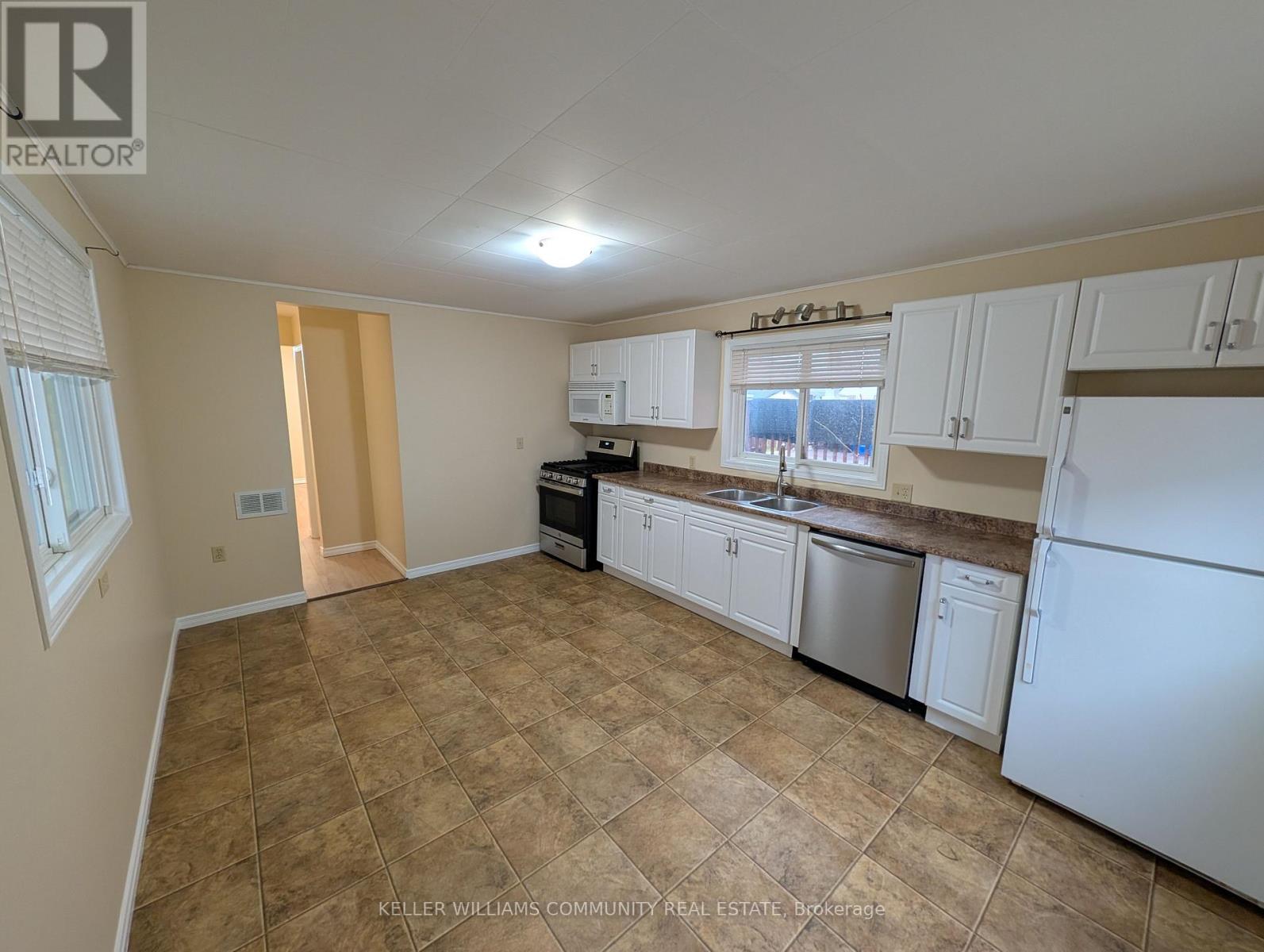 1013 High Street, Peterborough (Otonabee Ward 1), Ontario  K9J 5R7 - Photo 9 - X12575476