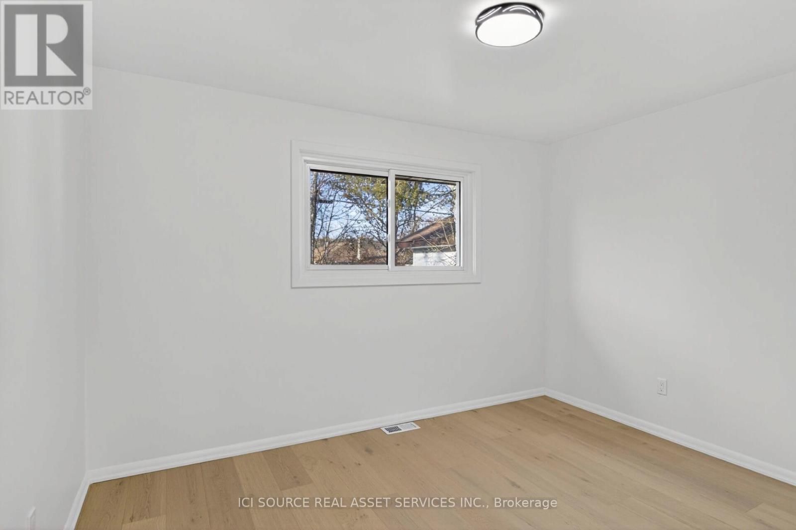 1092 Glendale Drive, Peterborough (Northcrest Ward 5), Ontario  K9H 6M4 - Photo 18 - X12575668