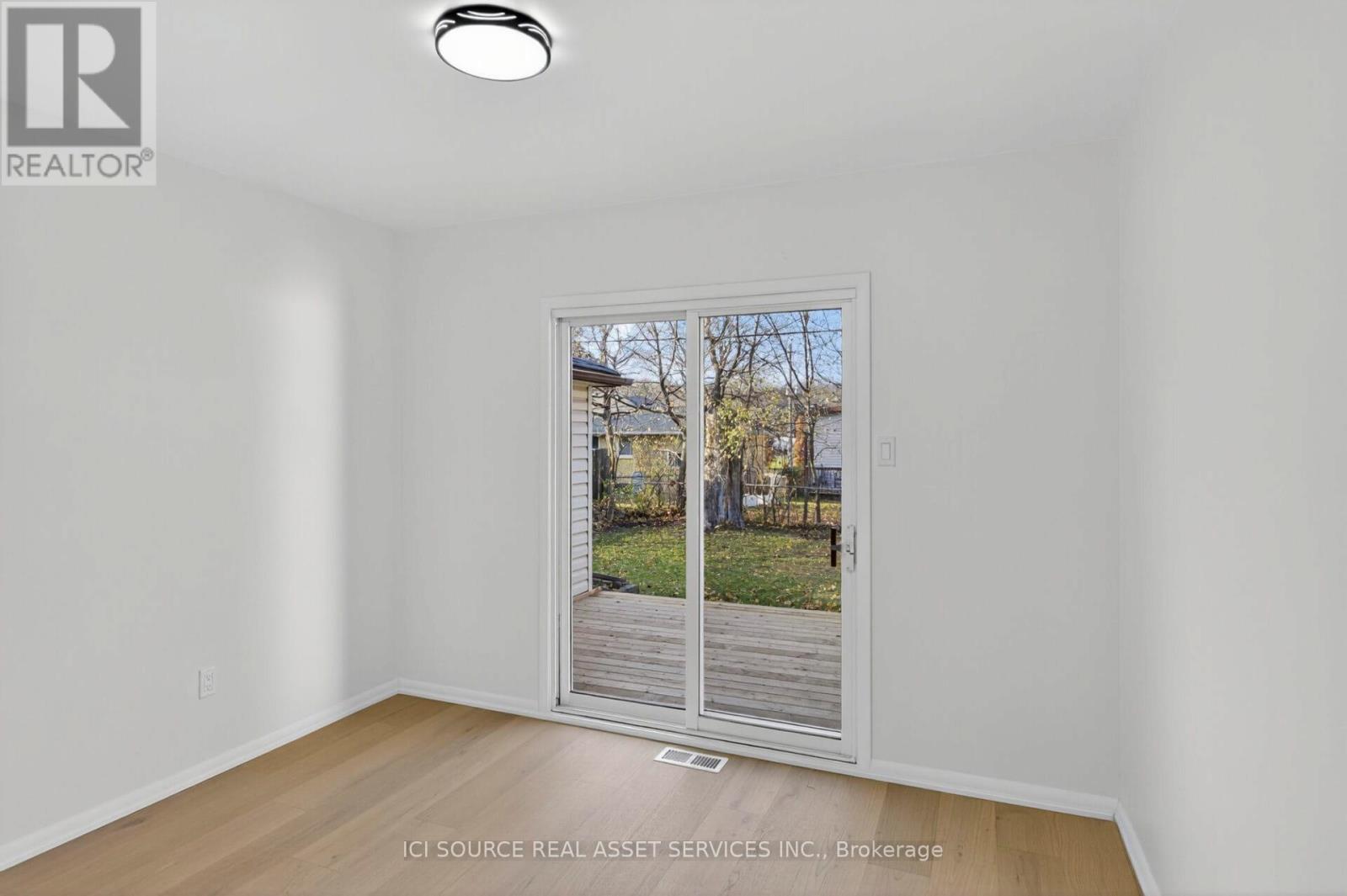 1092 Glendale Drive, Peterborough (Northcrest Ward 5), Ontario  K9H 6M4 - Photo 20 - X12575668