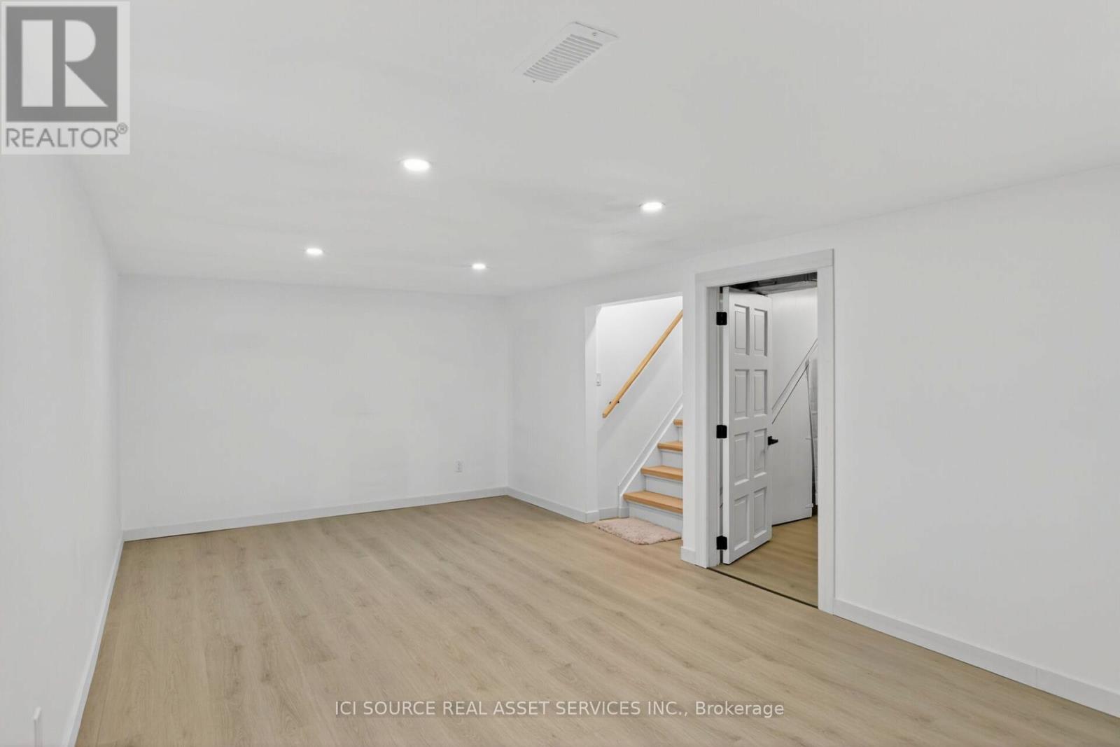 1092 Glendale Drive, Peterborough (Northcrest Ward 5), Ontario  K9H 6M4 - Photo 22 - X12575668