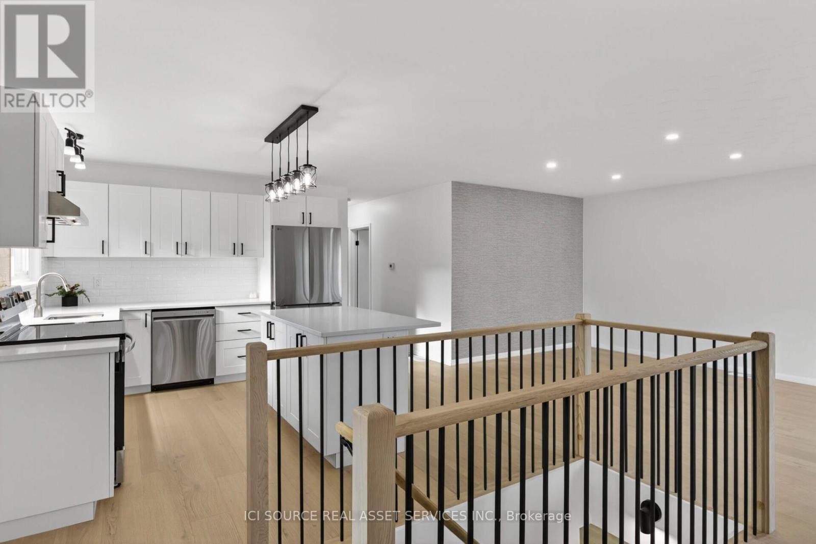 1092 Glendale Drive, Peterborough (Northcrest Ward 5), Ontario  K9H 6M4 - Photo 5 - X12575668