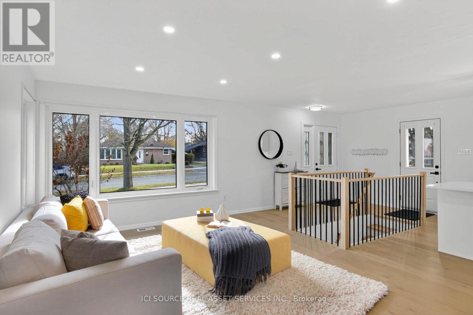 1092 Glendale Drive, Peterborough (Northcrest Ward 5), Ontario  K9H 6M4 - Photo 7 - X12575668