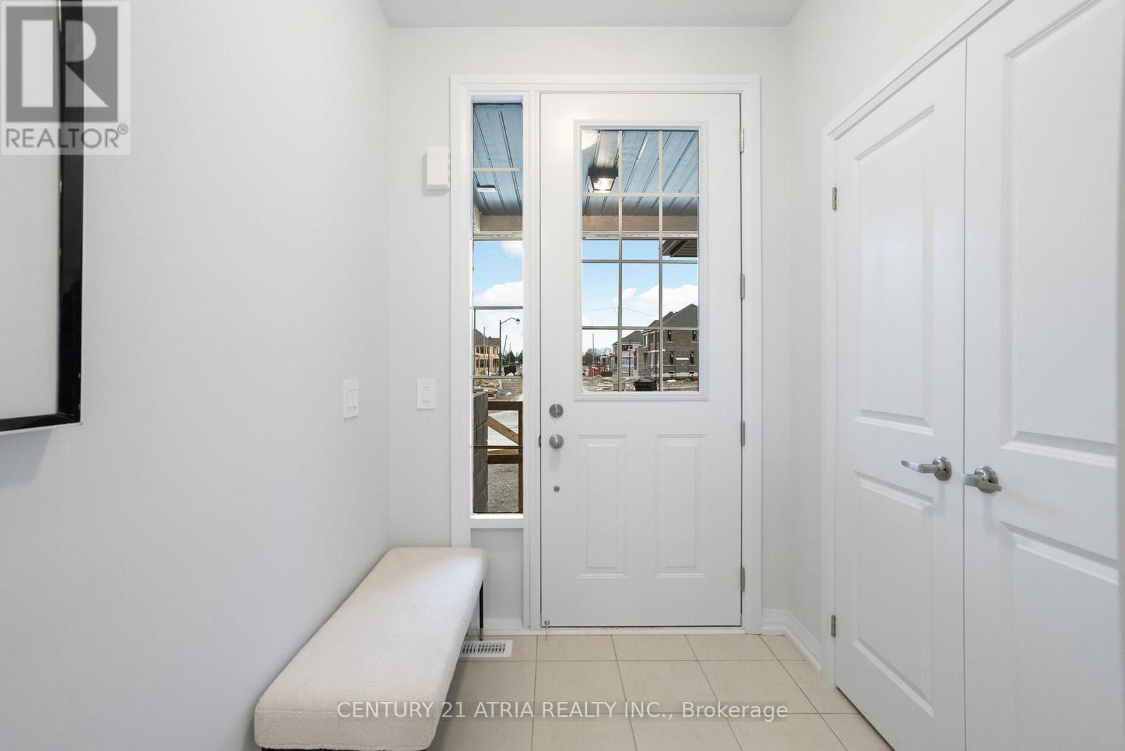 140 Corley Street, Kawartha Lakes (Lindsay), Ontario  K9V 0R4 - Photo 2 - X12576604