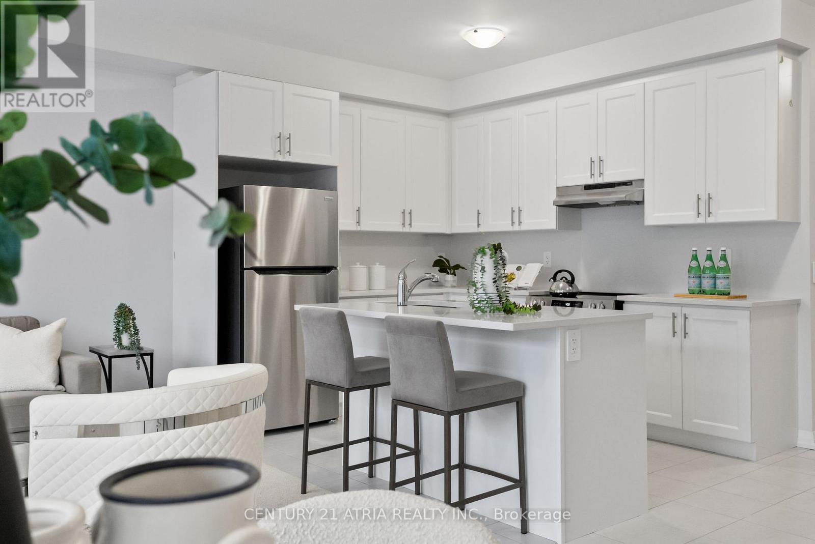 140 Corley Street, Kawartha Lakes (Lindsay), Ontario  K9V 0R4 - Photo 4 - X12576604