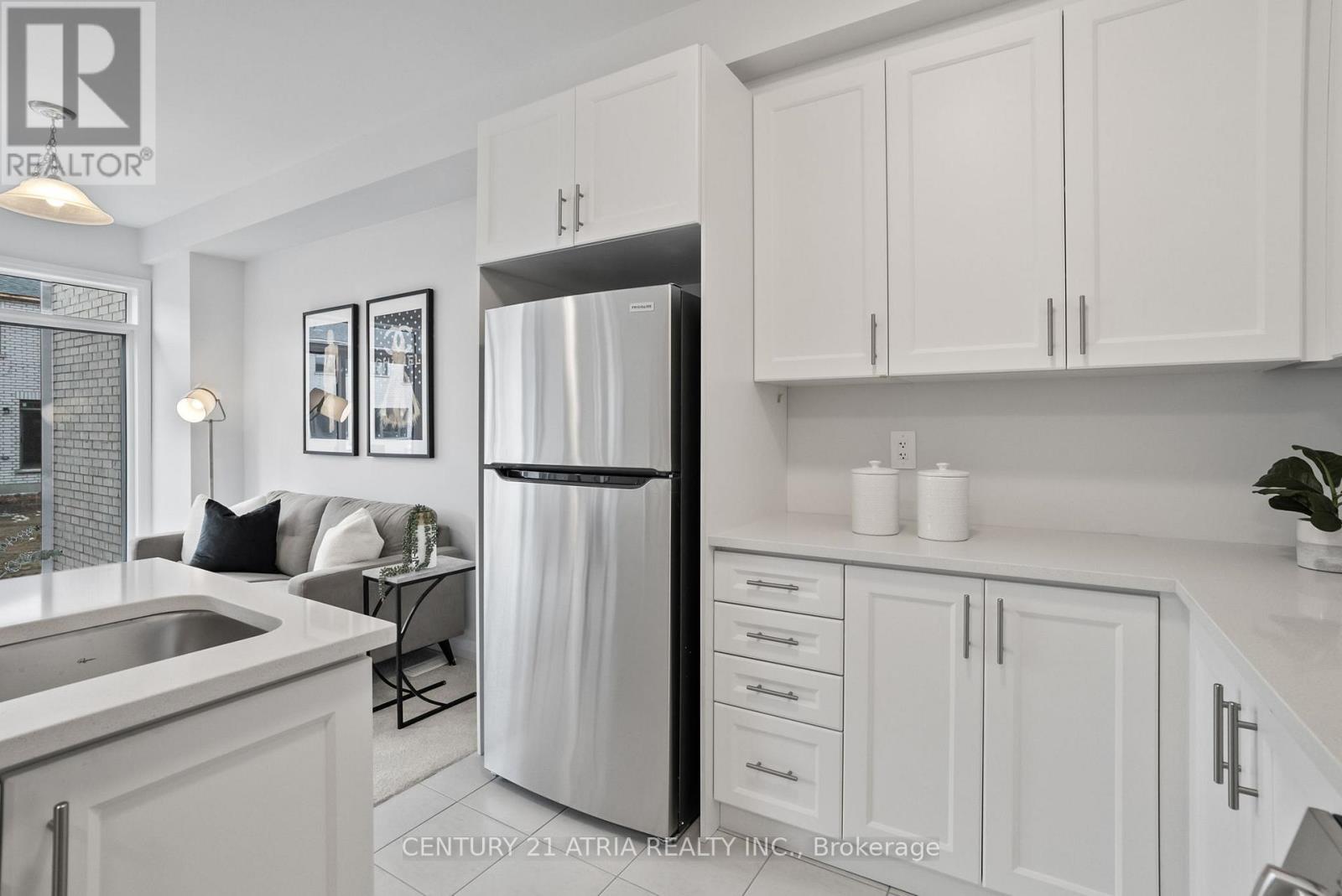 140 Corley Street, Kawartha Lakes (Lindsay), Ontario  K9V 0R4 - Photo 8 - X12576604