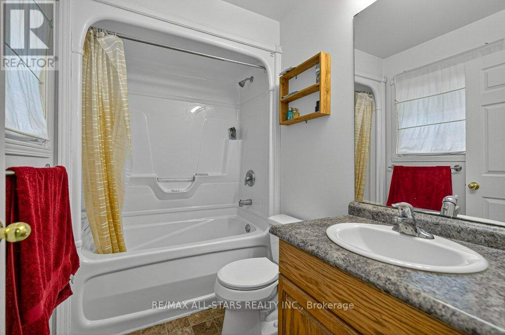 11 Grandview Drive, Kawartha Lakes (Omemee), Ontario  K0L 2W0 - Photo 17 - X12578112