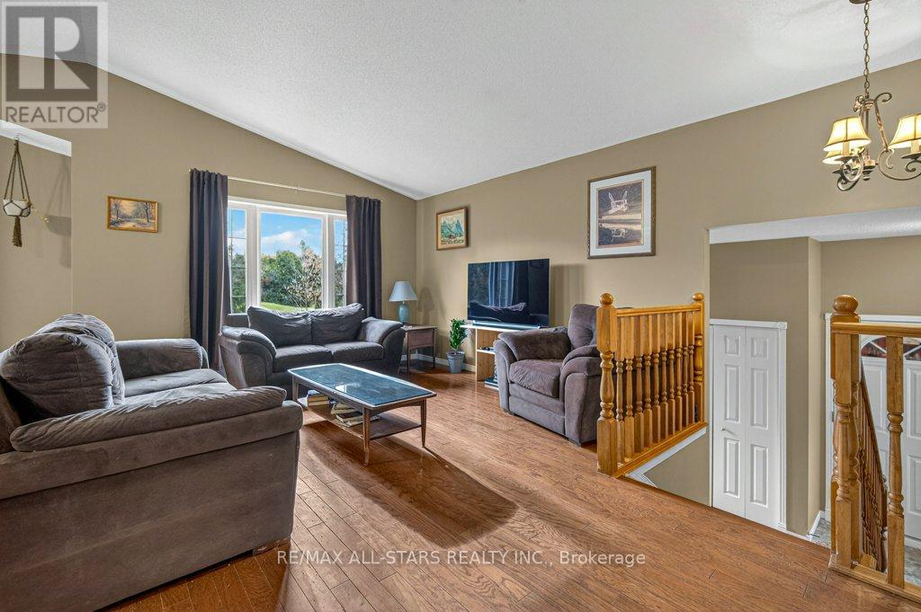 11 Grandview Drive, Kawartha Lakes (Omemee), Ontario  K0L 2W0 - Photo 5 - X12578112