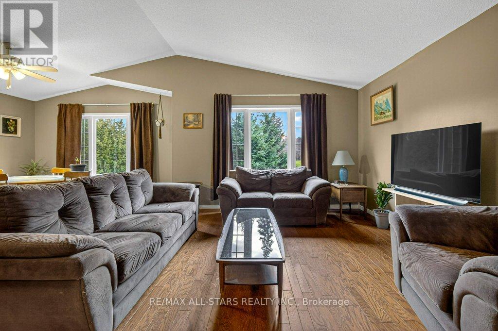 11 Grandview Drive, Kawartha Lakes (Omemee), Ontario  K0L 2W0 - Photo 6 - X12578112