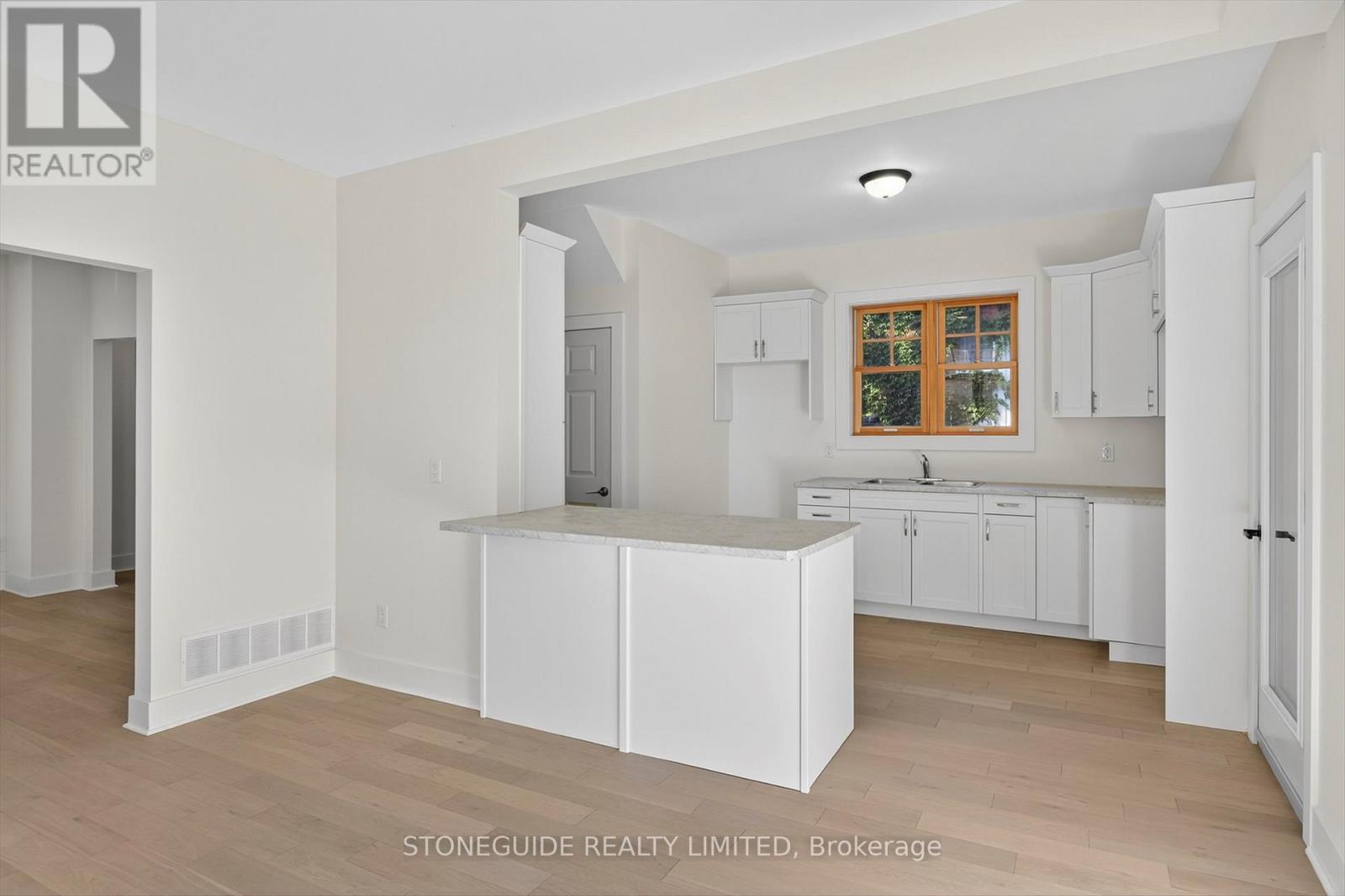 550 Bolivar Street, Peterborough (Town Ward 3), Ontario  K9J 4R8 - Photo 11 - X12578140