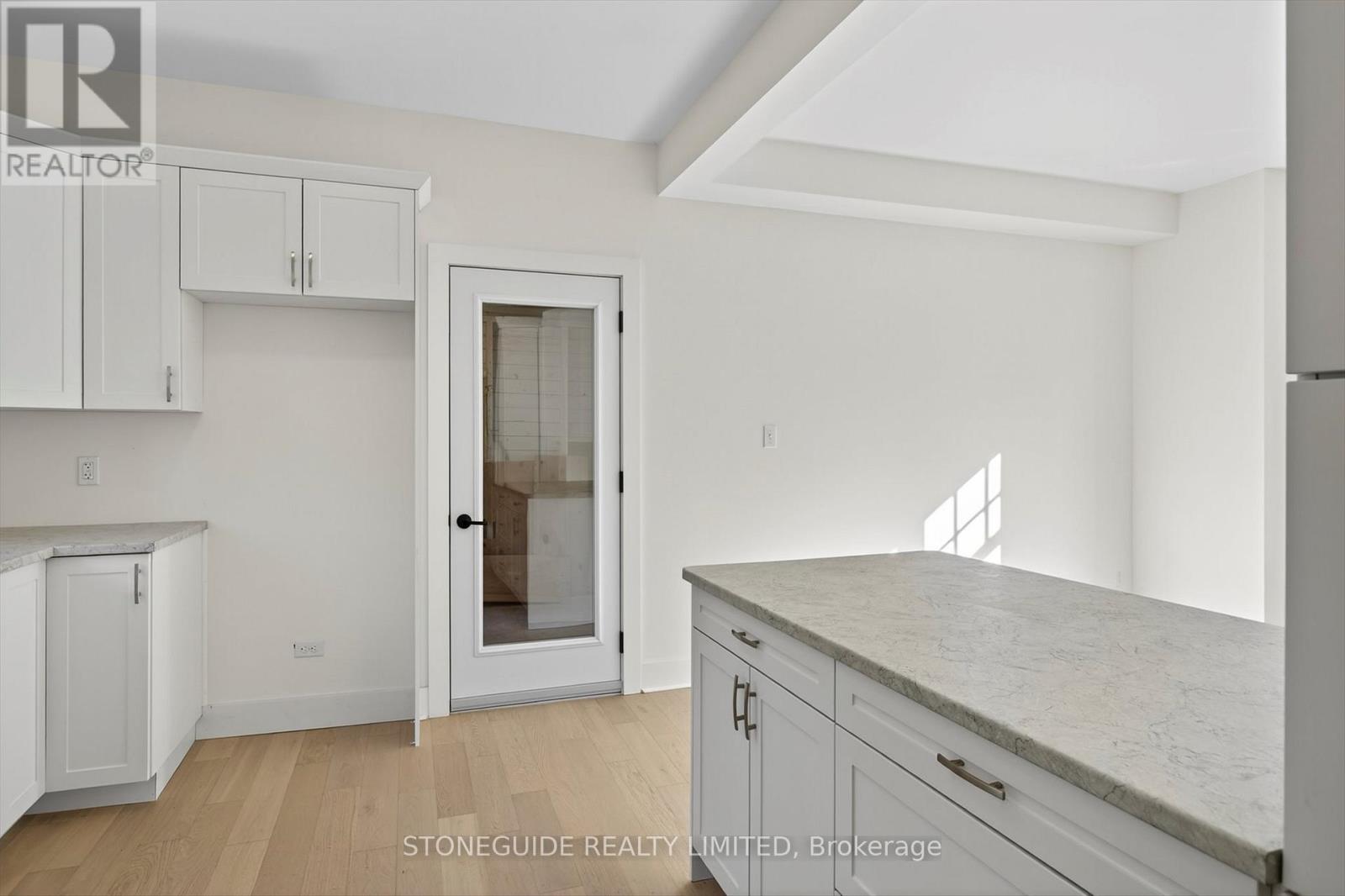 550 Bolivar Street, Peterborough (Town Ward 3), Ontario  K9J 4R8 - Photo 17 - X12578140