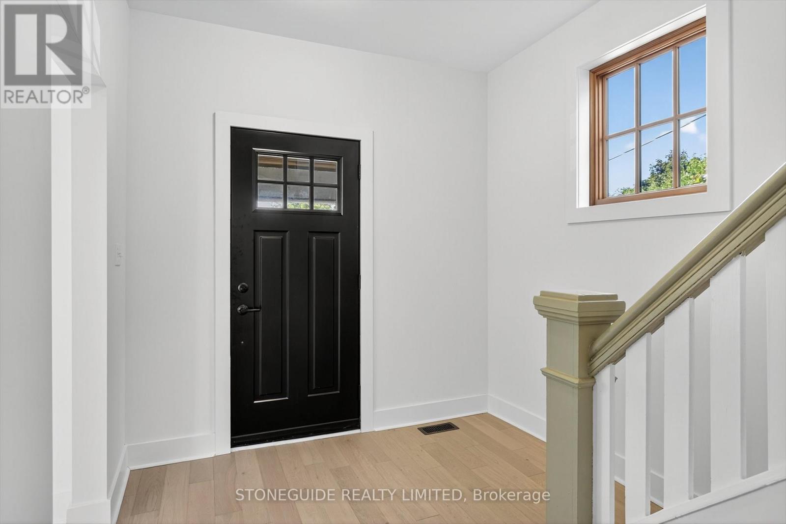 550 Bolivar Street, Peterborough (Town Ward 3), Ontario  K9J 4R8 - Photo 4 - X12578140