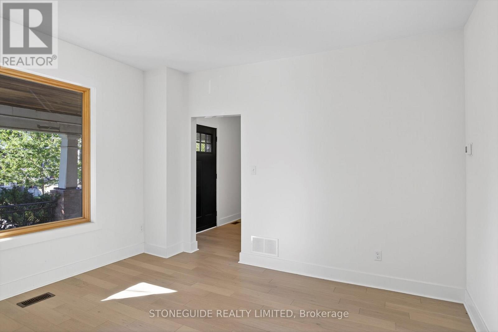 550 Bolivar Street, Peterborough (Town Ward 3), Ontario  K9J 4R8 - Photo 7 - X12578140