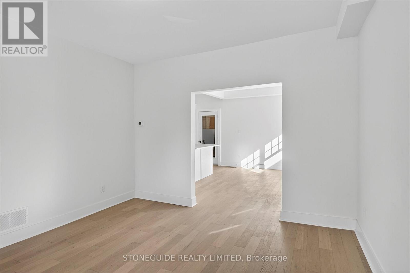 550 Bolivar Street, Peterborough (Town Ward 3), Ontario  K9J 4R8 - Photo 8 - X12578140