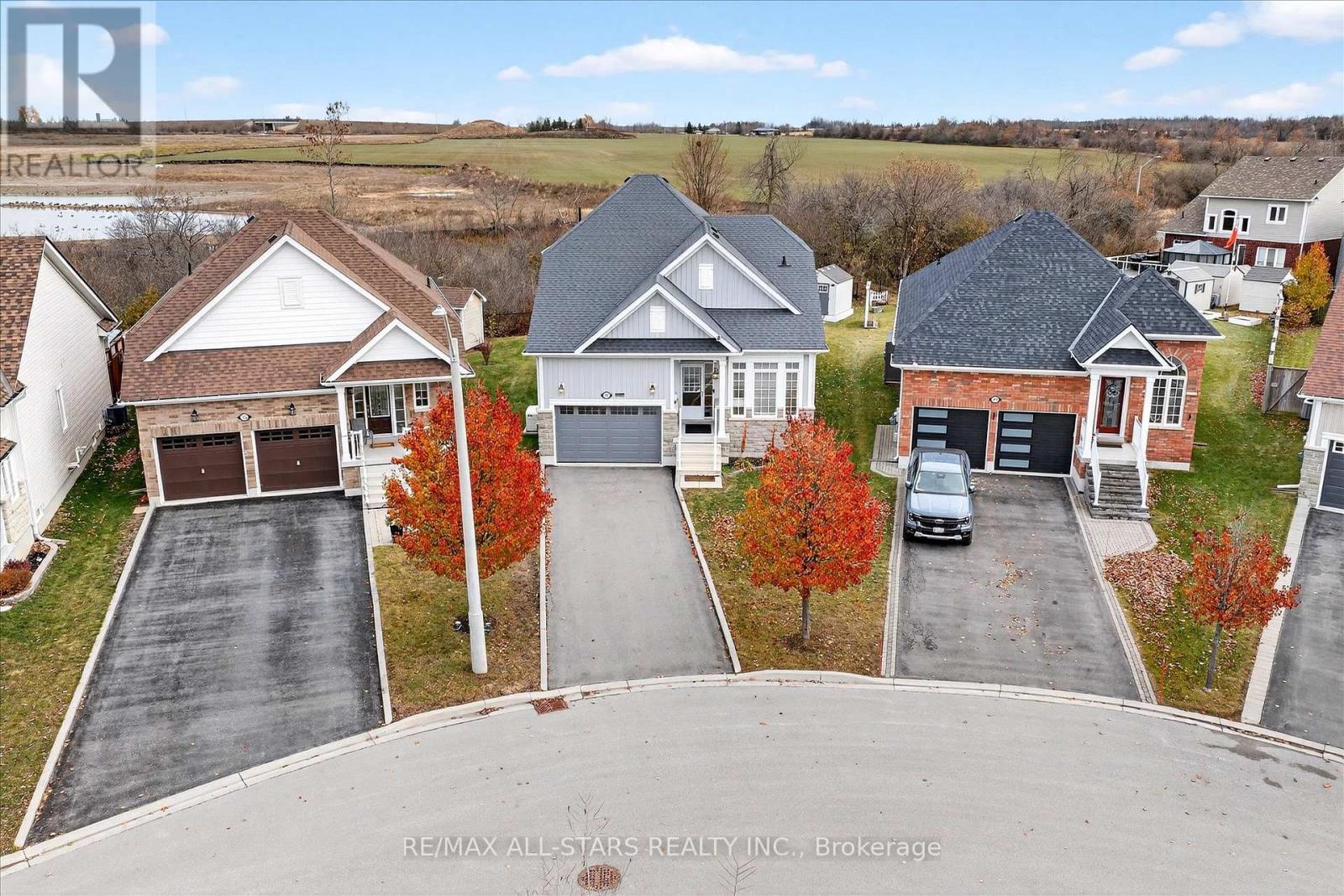 33 Deacon Crescent, Kawartha Lakes (Lindsay), Ontario  K9V 1C3 - Photo 2 - X12578318