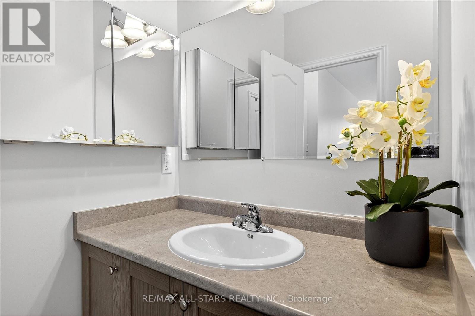 33 Deacon Crescent, Kawartha Lakes (Lindsay), Ontario  K9V 1C3 - Photo 22 - X12578318