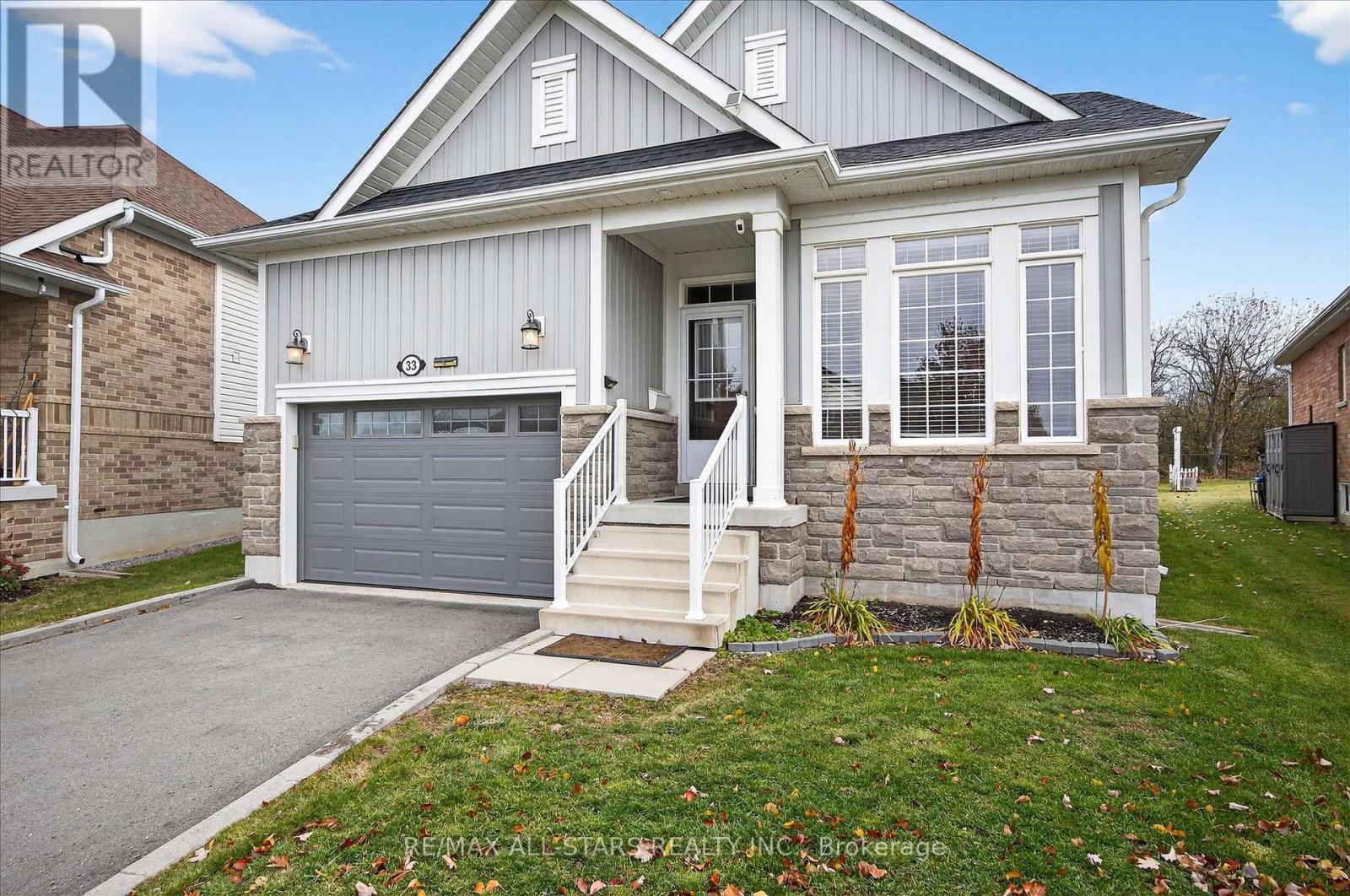 33 Deacon Crescent, Kawartha Lakes (Lindsay), Ontario  K9V 1C3 - Photo 3 - X12578318