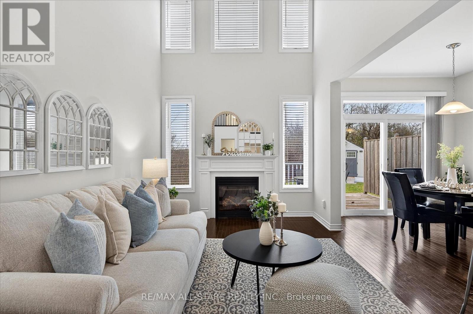 33 Deacon Crescent, Kawartha Lakes (Lindsay), Ontario  K9V 1C3 - Photo 5 - X12578318