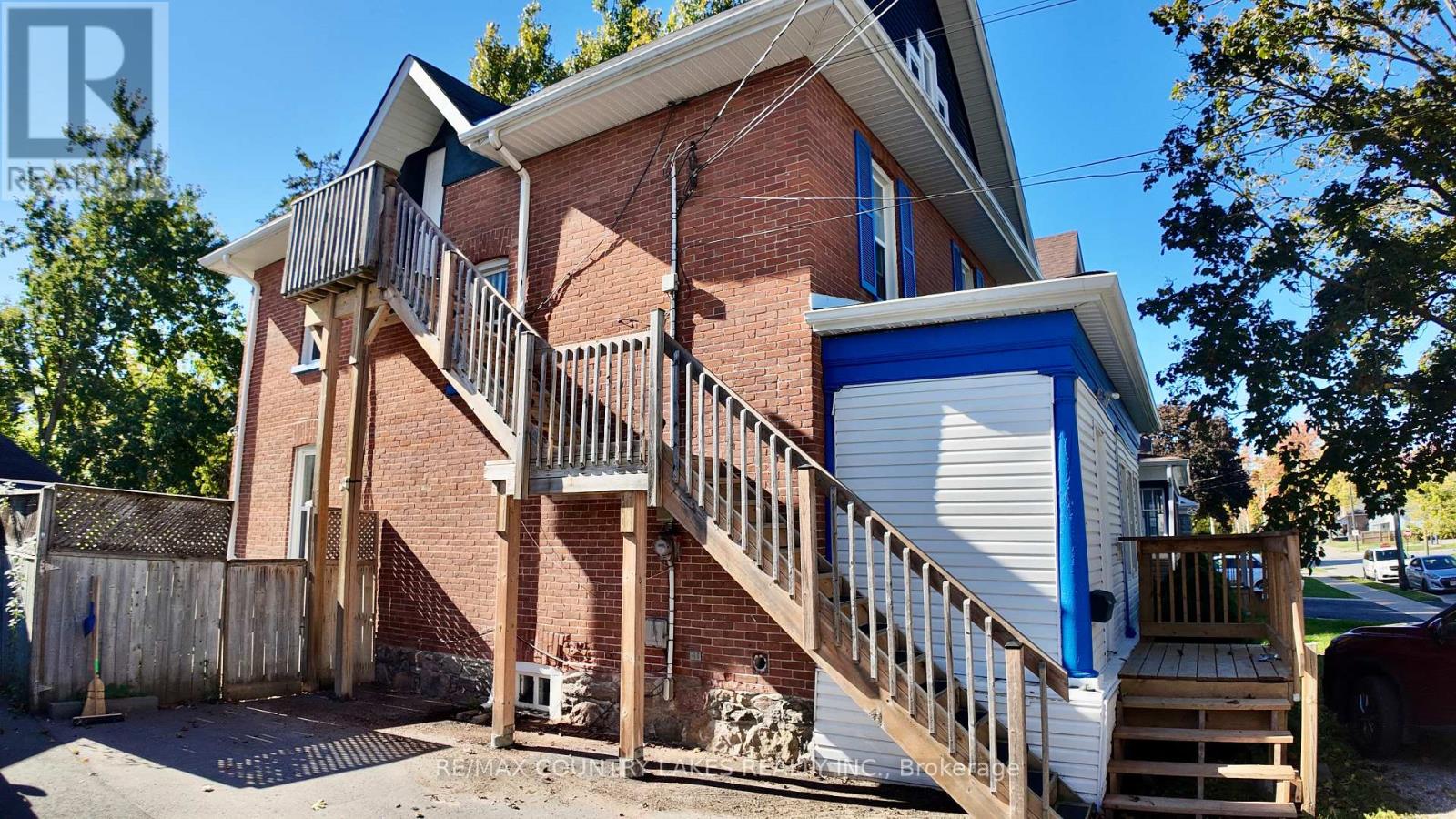 7 Melbourne Street E, Kawartha Lakes (Lindsay), Ontario  K9V 1X2 - Photo 1 - X12578474