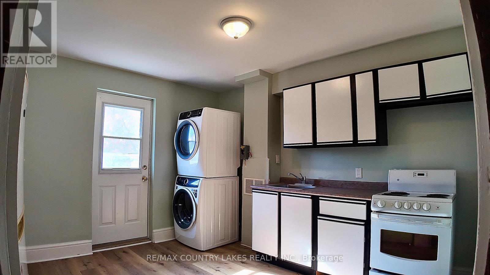 7 Melbourne Street E, Kawartha Lakes (Lindsay), Ontario  K9V 1X2 - Photo 11 - X12578474