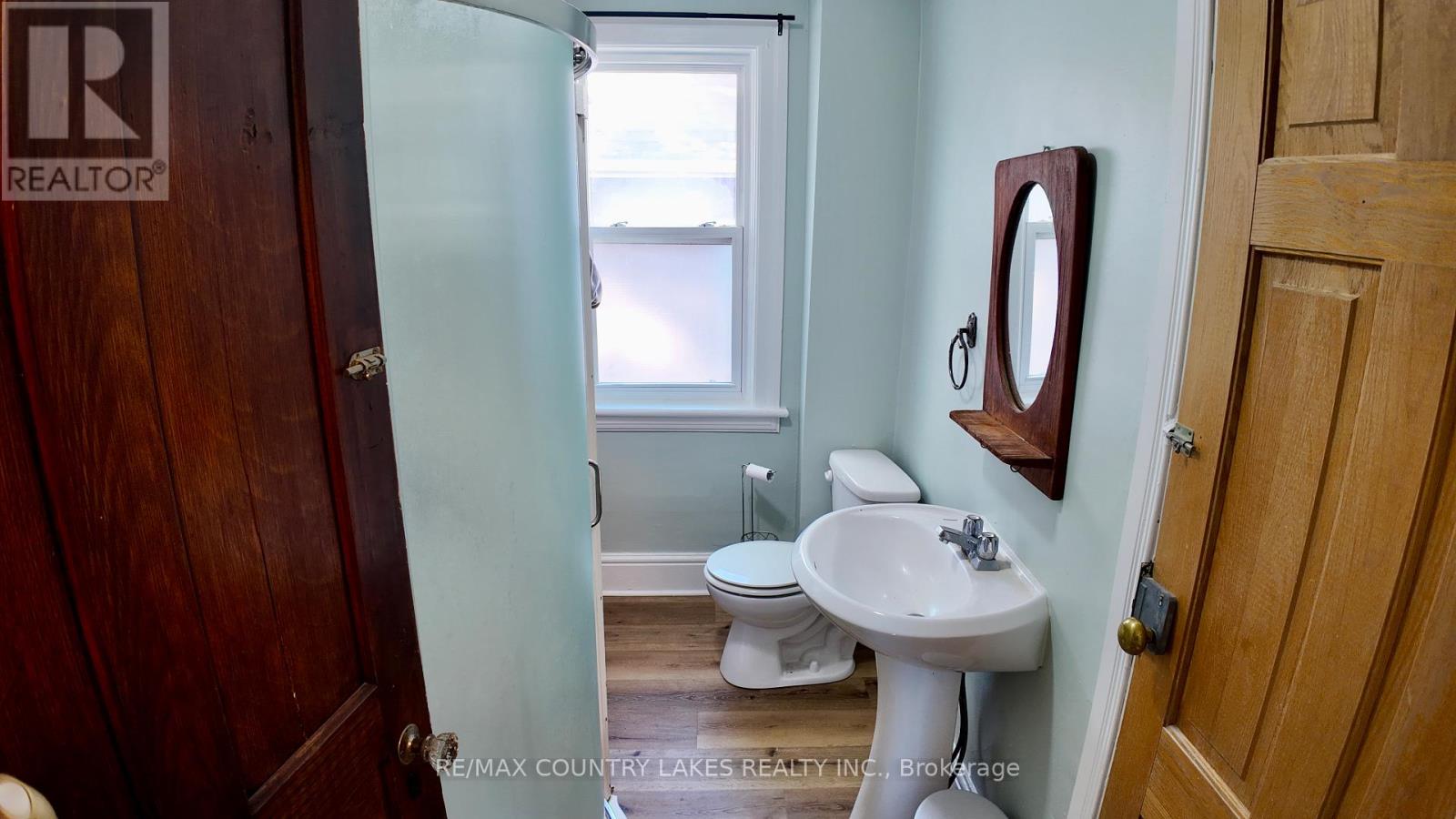 7 Melbourne Street E, Kawartha Lakes (Lindsay), Ontario  K9V 1X2 - Photo 16 - X12578474