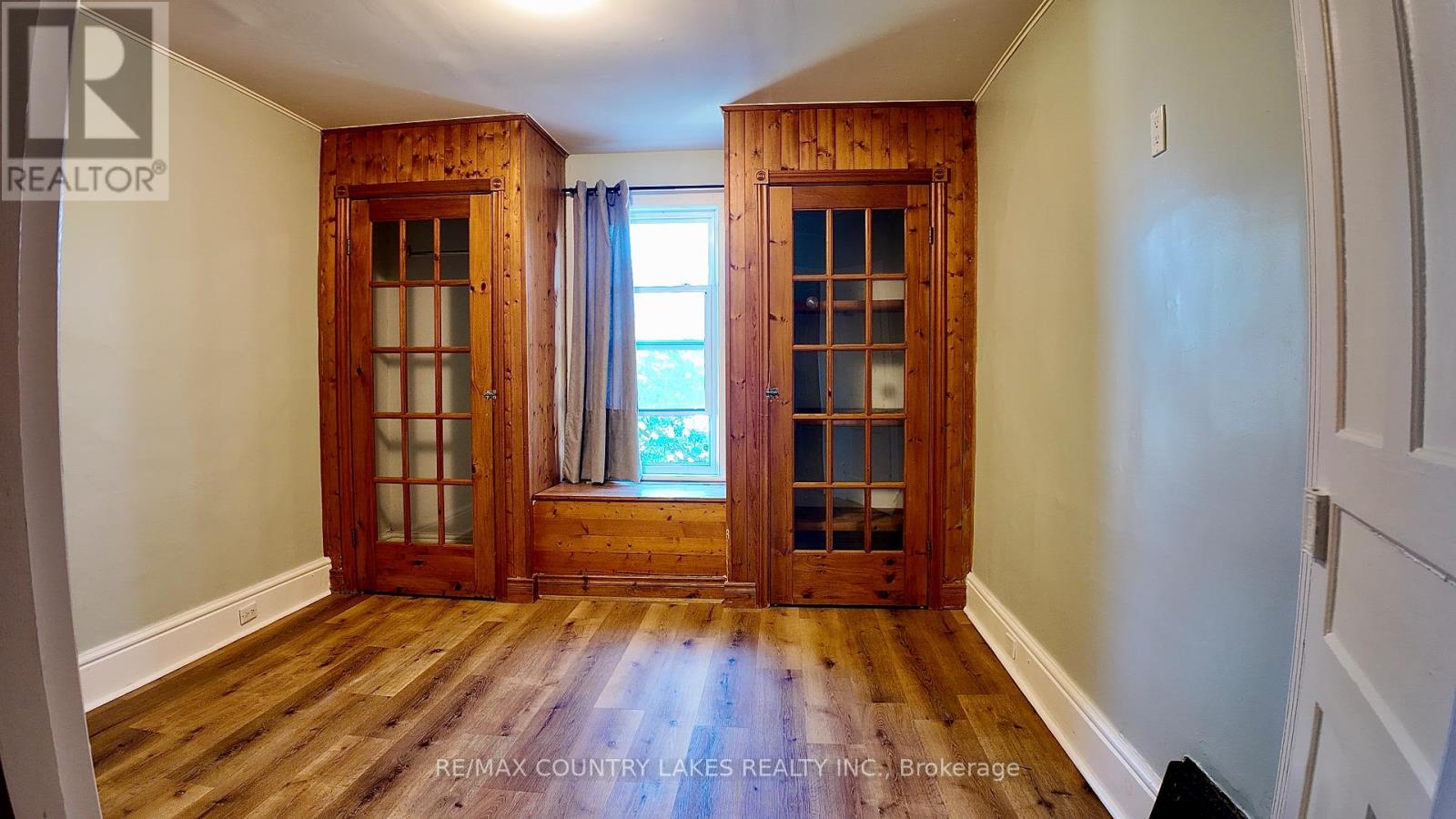 7 Melbourne Street E, Kawartha Lakes (Lindsay), Ontario  K9V 1X2 - Photo 18 - X12578474