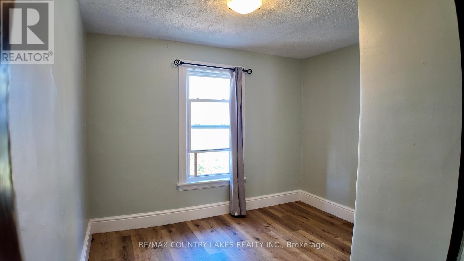 7 Melbourne Street E, Kawartha Lakes (Lindsay), Ontario  K9V 1X2 - Photo 21 - X12578474