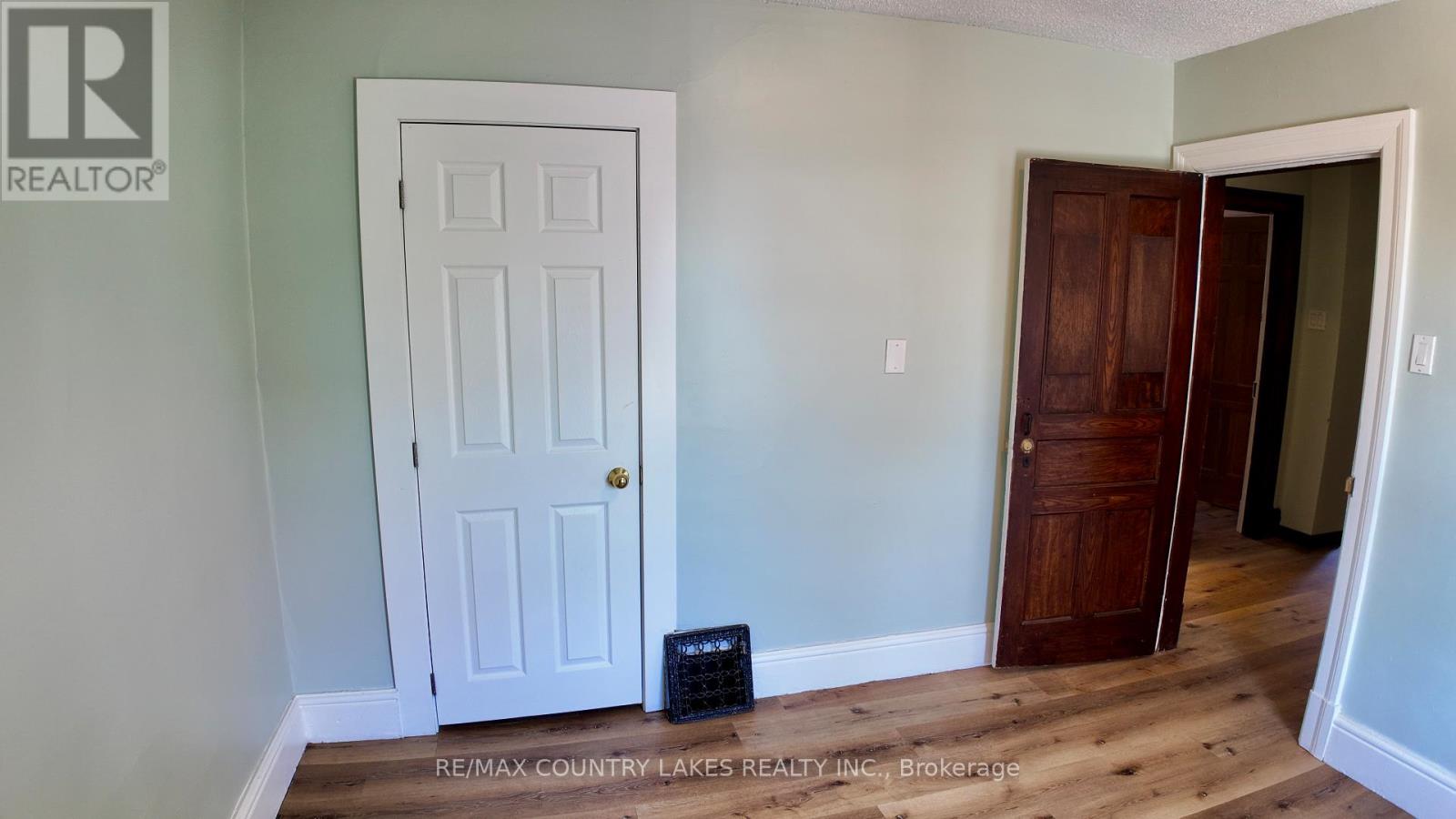 7 Melbourne Street E, Kawartha Lakes (Lindsay), Ontario  K9V 1X2 - Photo 22 - X12578474