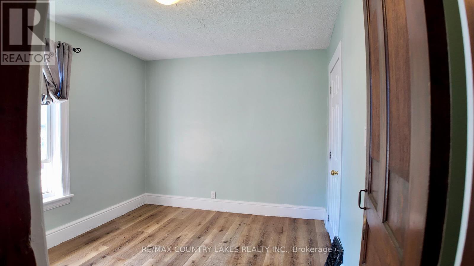 7 Melbourne Street E, Kawartha Lakes (Lindsay), Ontario  K9V 1X2 - Photo 23 - X12578474