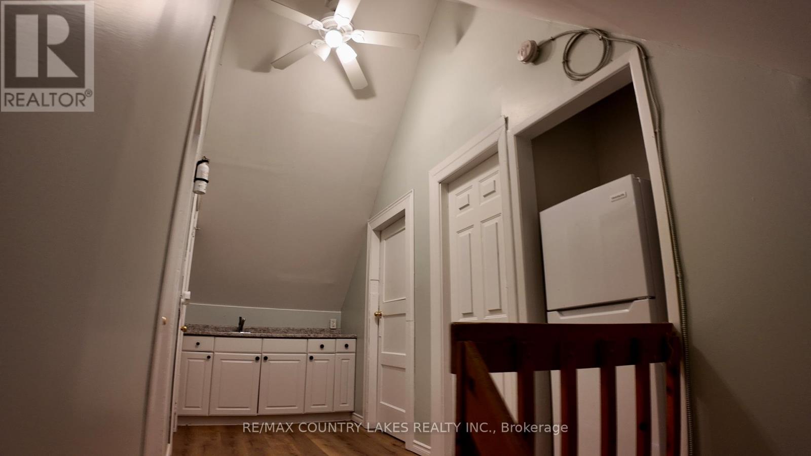 7 Melbourne Street E, Kawartha Lakes (Lindsay), Ontario  K9V 1X2 - Photo 26 - X12578474