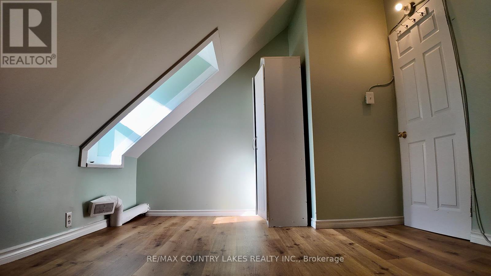 7 Melbourne Street E, Kawartha Lakes (Lindsay), Ontario  K9V 1X2 - Photo 27 - X12578474