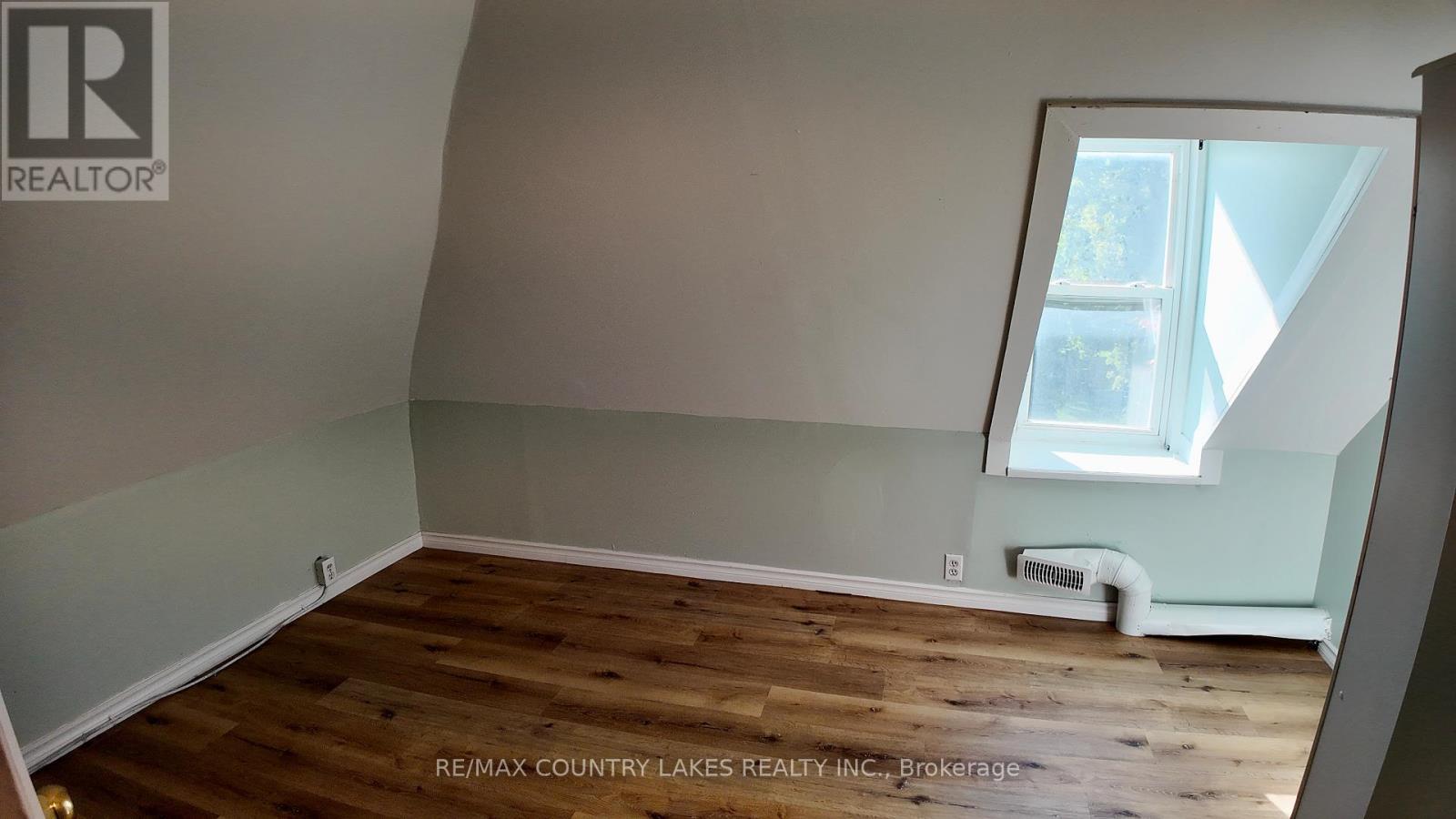 7 Melbourne Street E, Kawartha Lakes (Lindsay), Ontario  K9V 1X2 - Photo 28 - X12578474