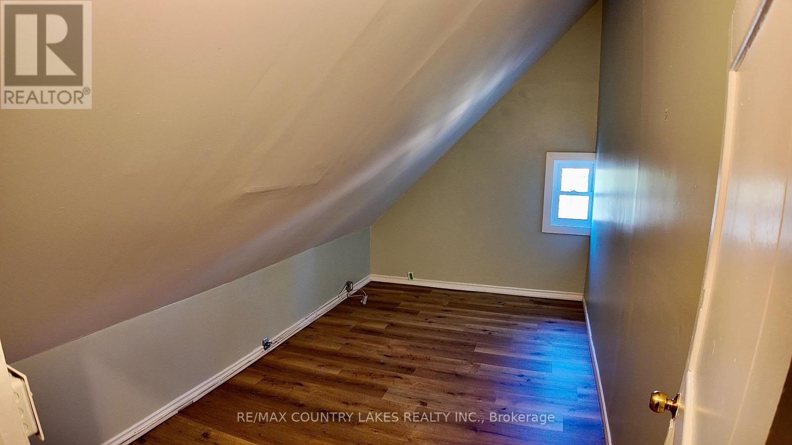 7 Melbourne Street E, Kawartha Lakes (Lindsay), Ontario  K9V 1X2 - Photo 32 - X12578474