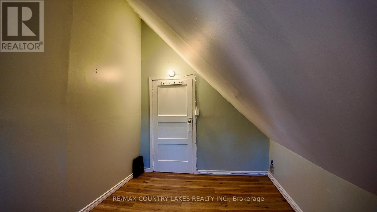 7 Melbourne Street E, Kawartha Lakes (Lindsay), Ontario  K9V 1X2 - Photo 33 - X12578474