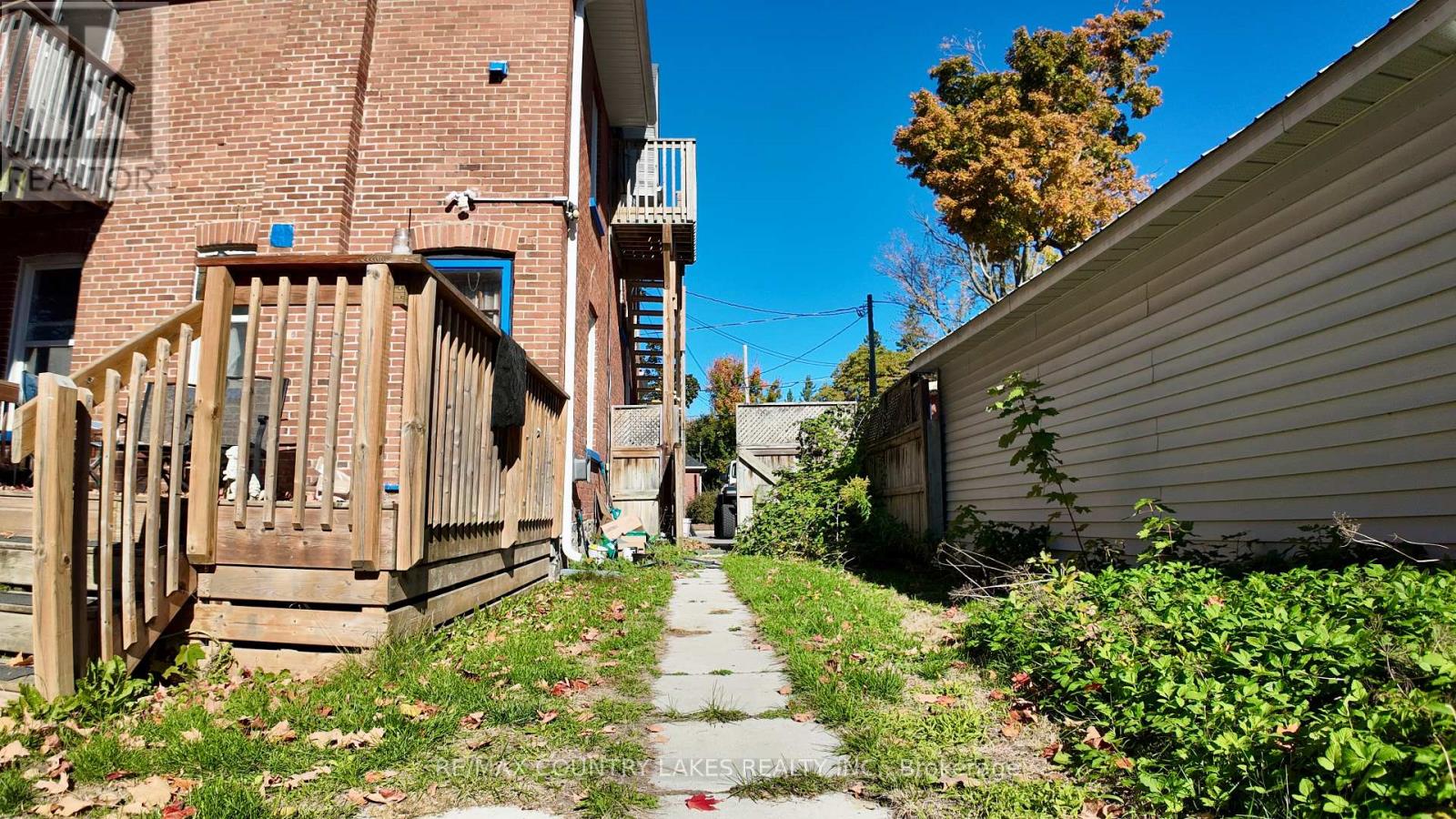 7 Melbourne Street E, Kawartha Lakes (Lindsay), Ontario  K9V 1X2 - Photo 9 - X12578474