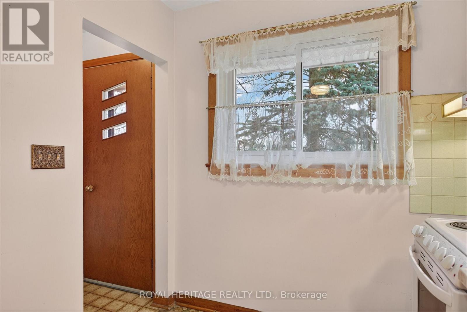 59 Colborne Street E, Kawartha Lakes (Lindsay), Ontario  K9V 1K6 - Photo 6 - X12578772