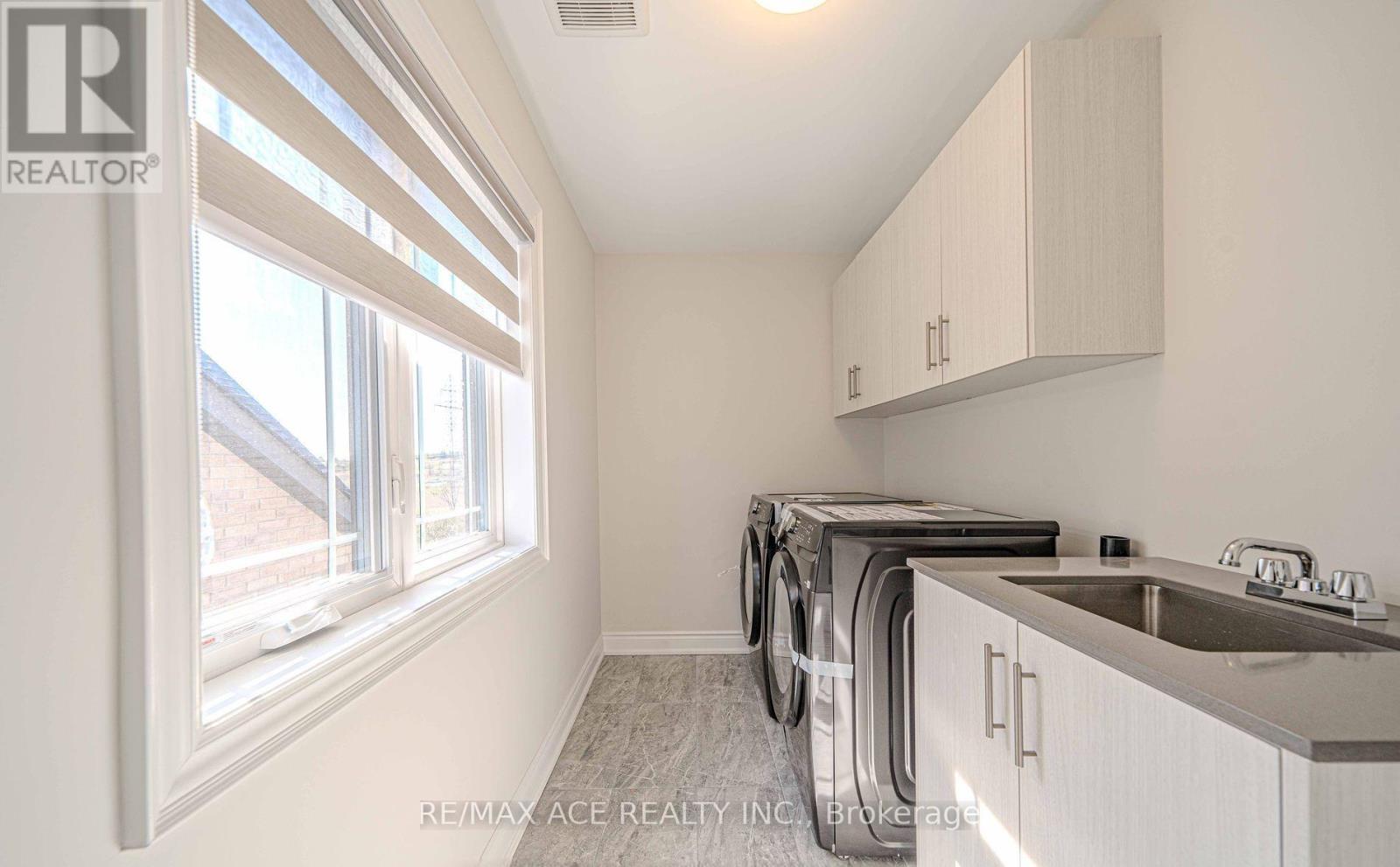 350 Cullen Trail, Peterborough (Northcrest Ward 5), Ontario  K9H 0J9 - Photo 12 - X12578562