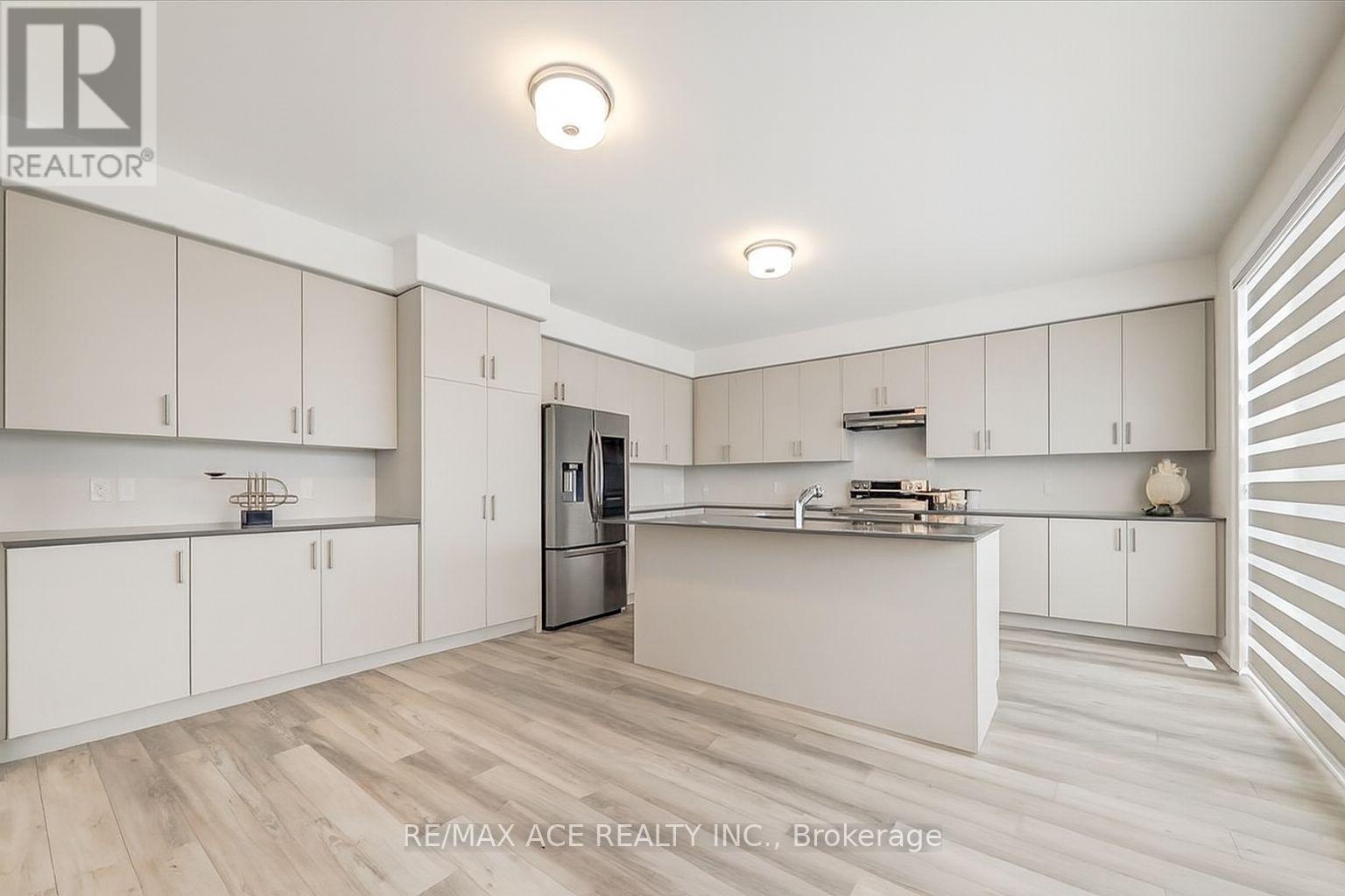 350 Cullen Trail, Peterborough (Northcrest Ward 5), Ontario  K9H 0J9 - Photo 4 - X12578562