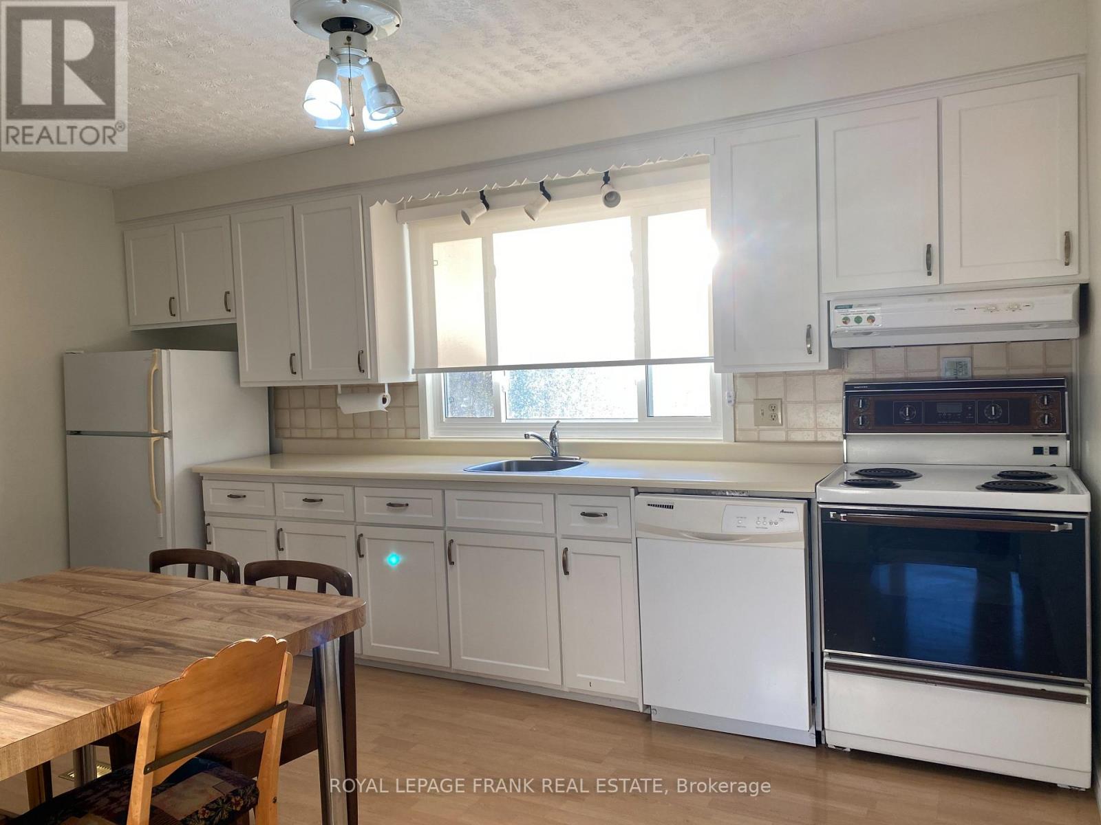 423 Armour Road, Peterborough (Ashburnham Ward 4), Ontario  K9H 1Y7 - Photo 11 - X12578972