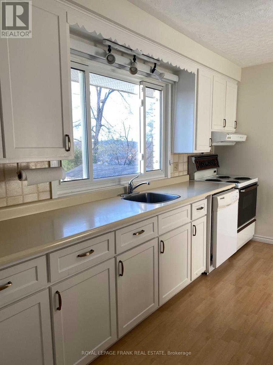 423 Armour Road, Peterborough (Ashburnham Ward 4), Ontario  K9H 1Y7 - Photo 9 - X12578972