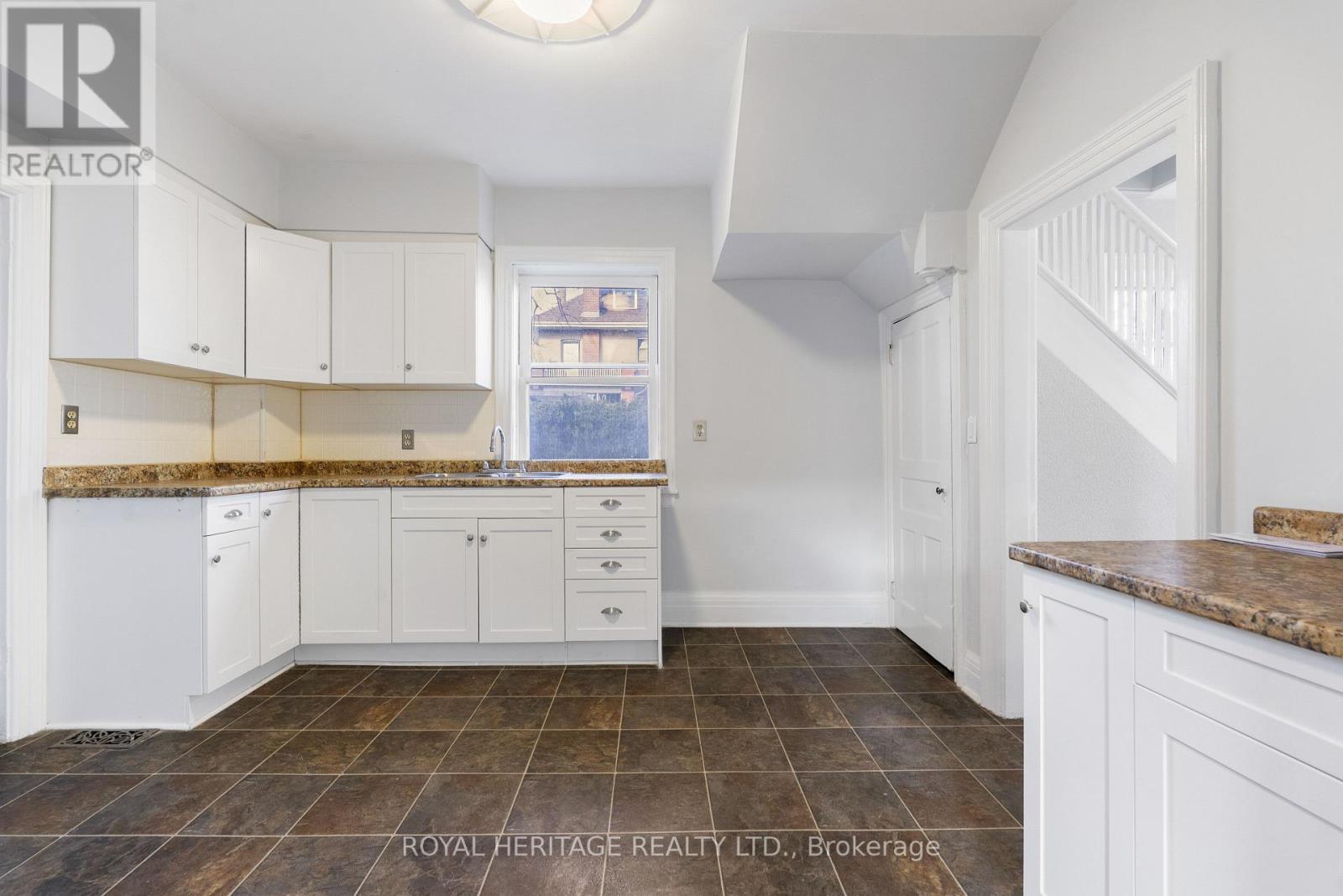 5 Adelaide Street S, Kawartha Lakes (Lindsay), Ontario  K9V 3J3 - Photo 11 - X12579434