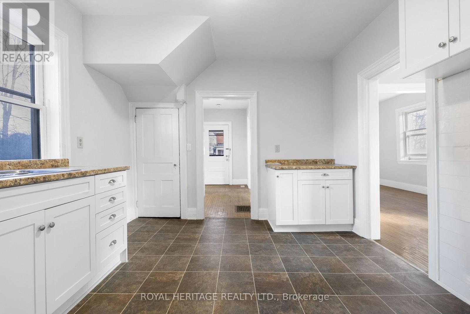 5 Adelaide Street S, Kawartha Lakes (Lindsay), Ontario  K9V 3J3 - Photo 13 - X12579434