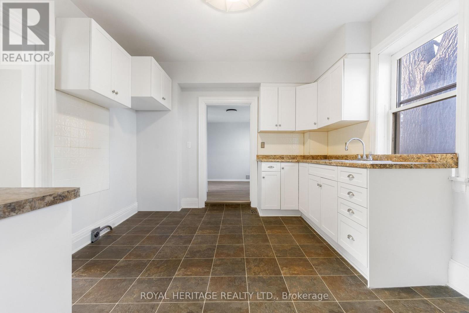 5 Adelaide Street S, Kawartha Lakes (Lindsay), Ontario  K9V 3J3 - Photo 14 - X12579434