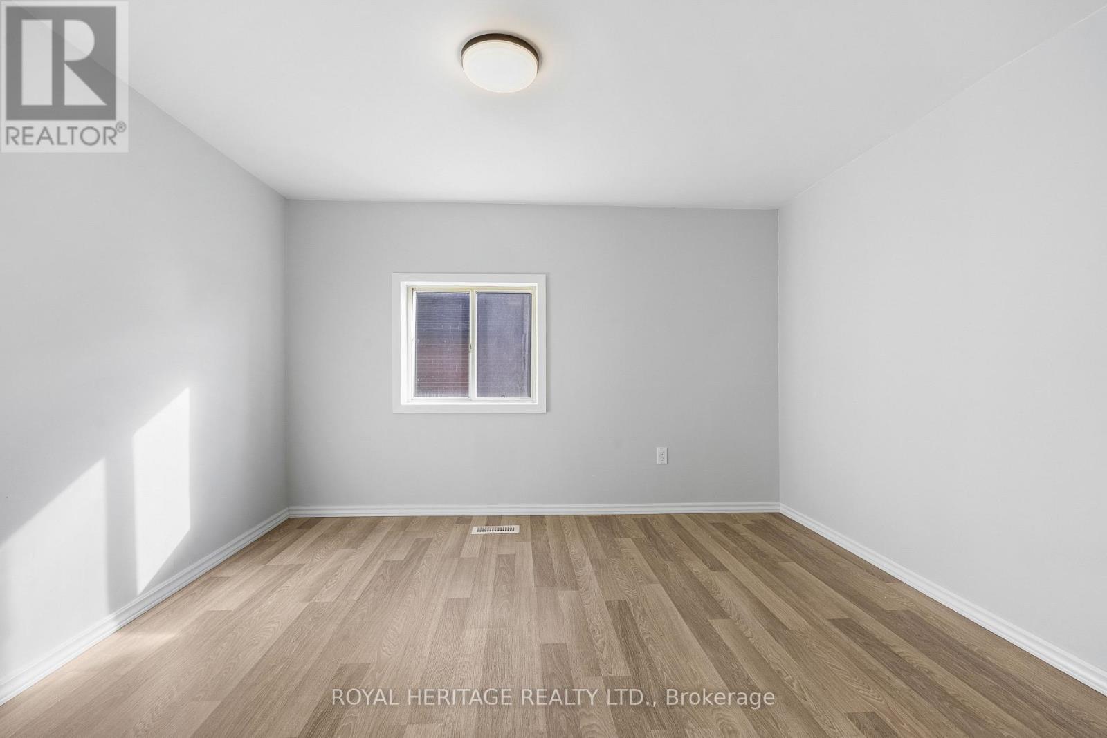 5 Adelaide Street S, Kawartha Lakes (Lindsay), Ontario  K9V 3J3 - Photo 17 - X12579434