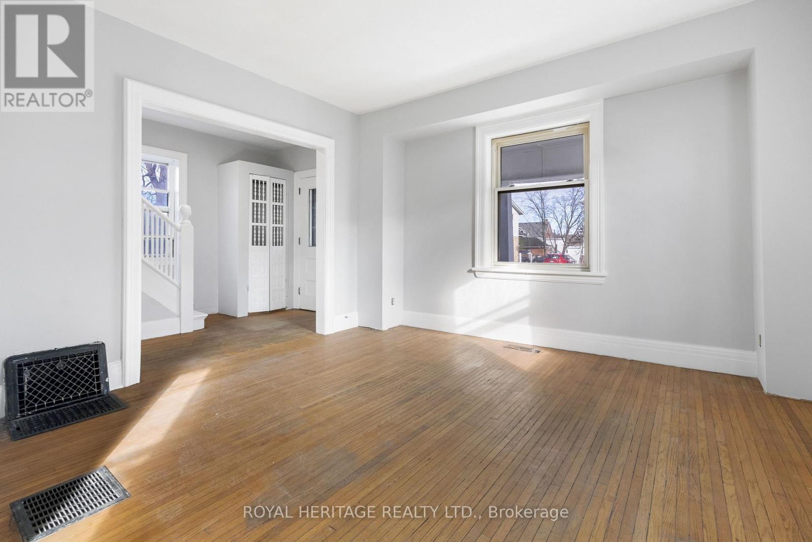 5 Adelaide Street S, Kawartha Lakes (Lindsay), Ontario  K9V 3J3 - Photo 8 - X12579434